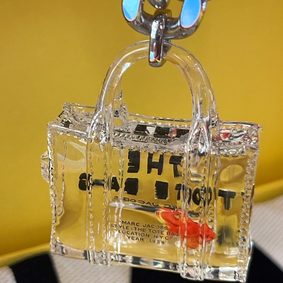 🐠 MARC JACOBS THE TOTE BAG GOLDFISH NECKLACE 🐠 NWOT 🐠 - Picture 9 of 16